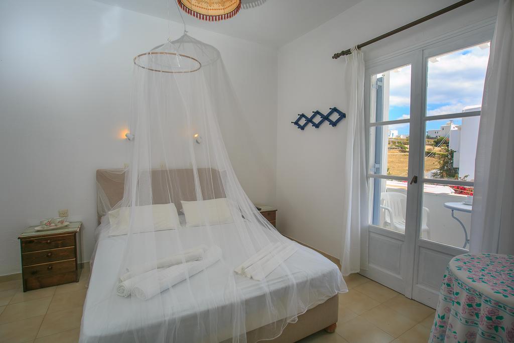 Paros Rita Studios Piso Livadi Rum bild